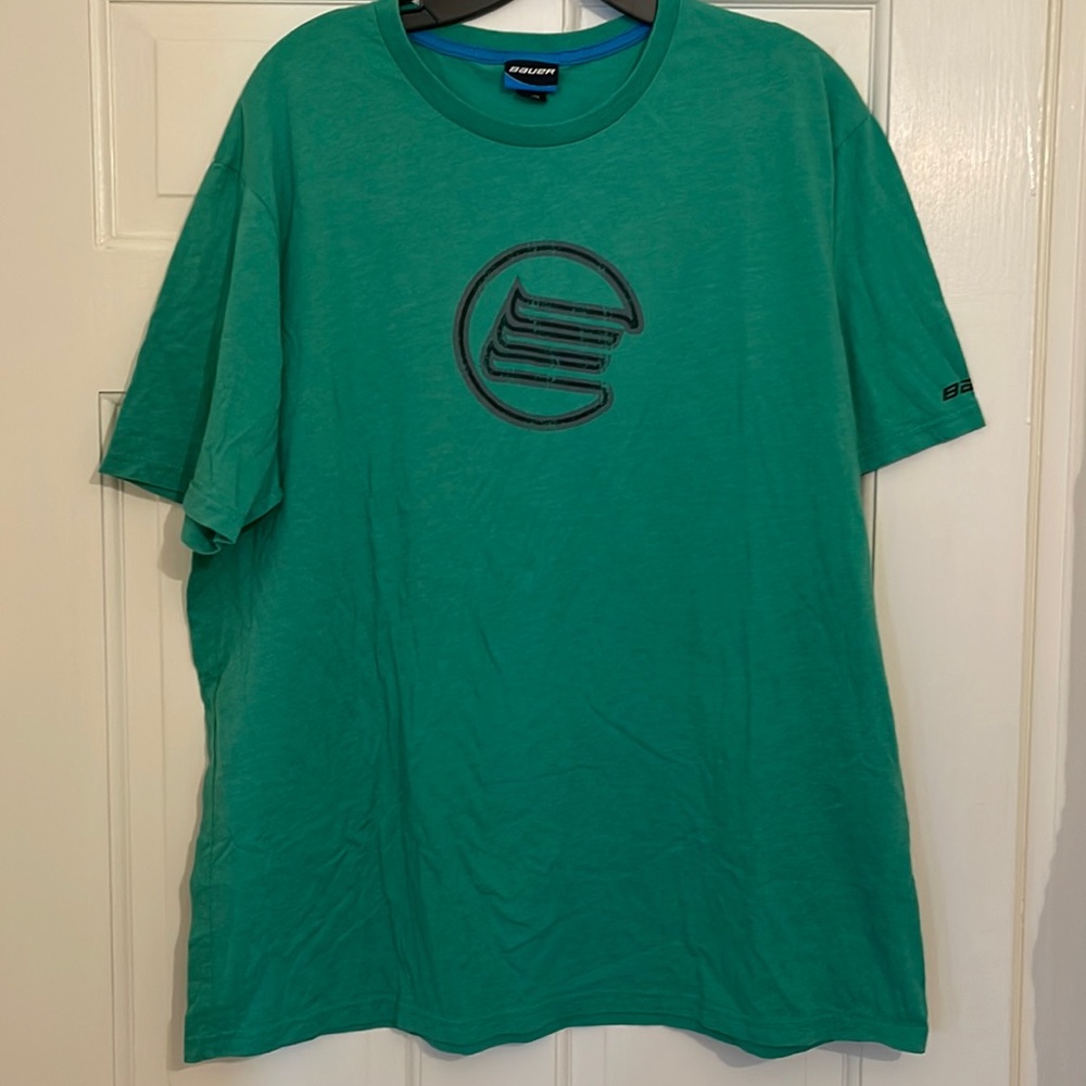 Men’s kelly green short sleeved Bauer tshirt, sz XL. 60/40 cotten/polyester